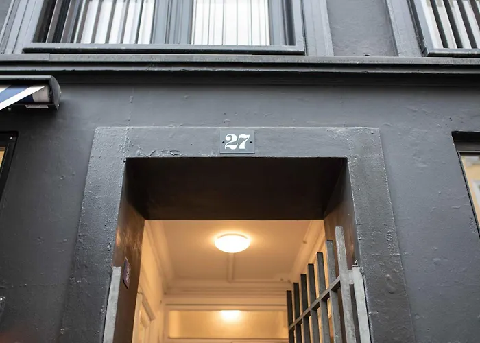 Stylish Apartment On Lively Street In Downtown
