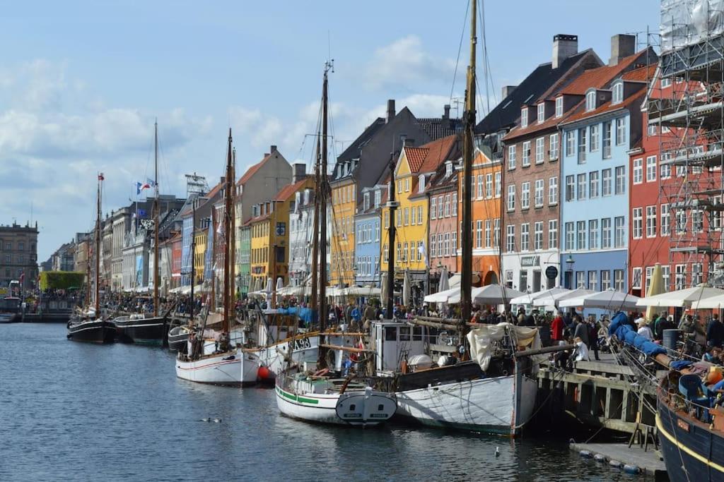 Stylish On Lively Street In Downtown Copenhague