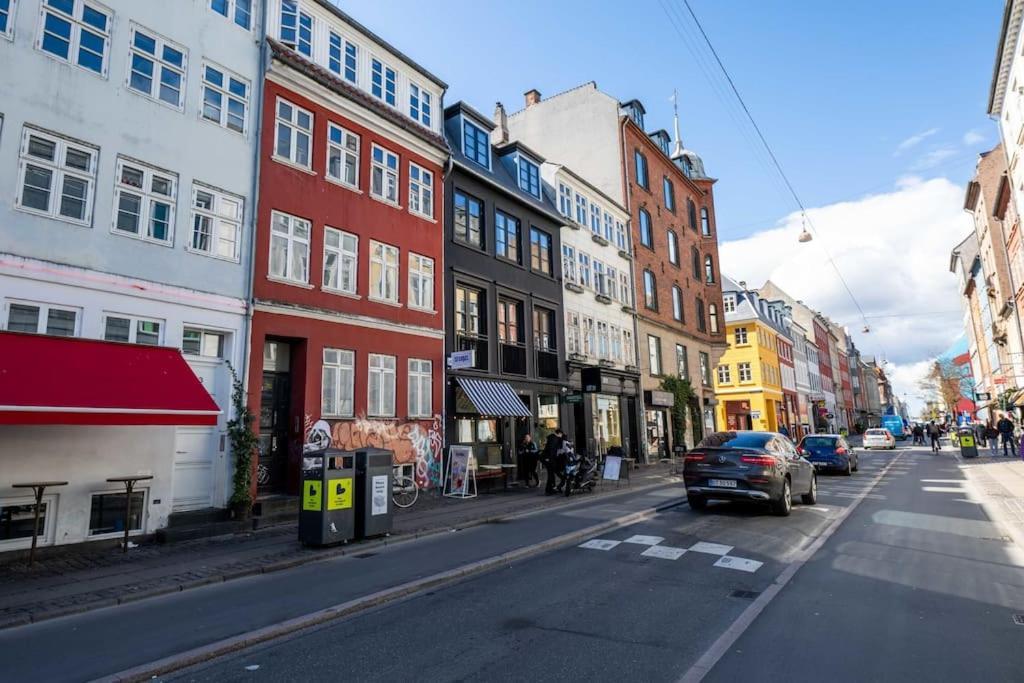 Stylish On Lively Street In Downtown *