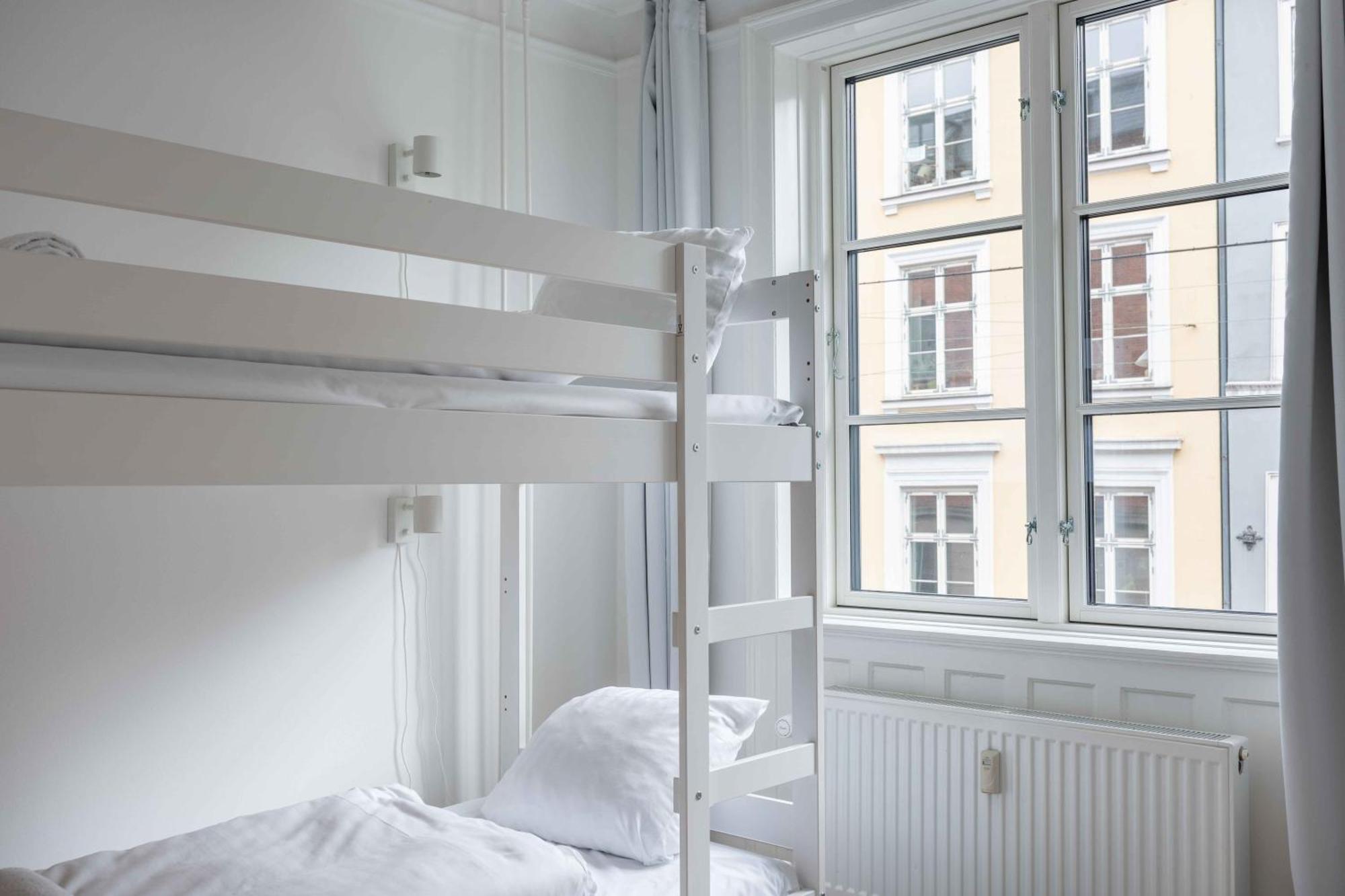Stylish On Lively Street In Downtown Apartamento *